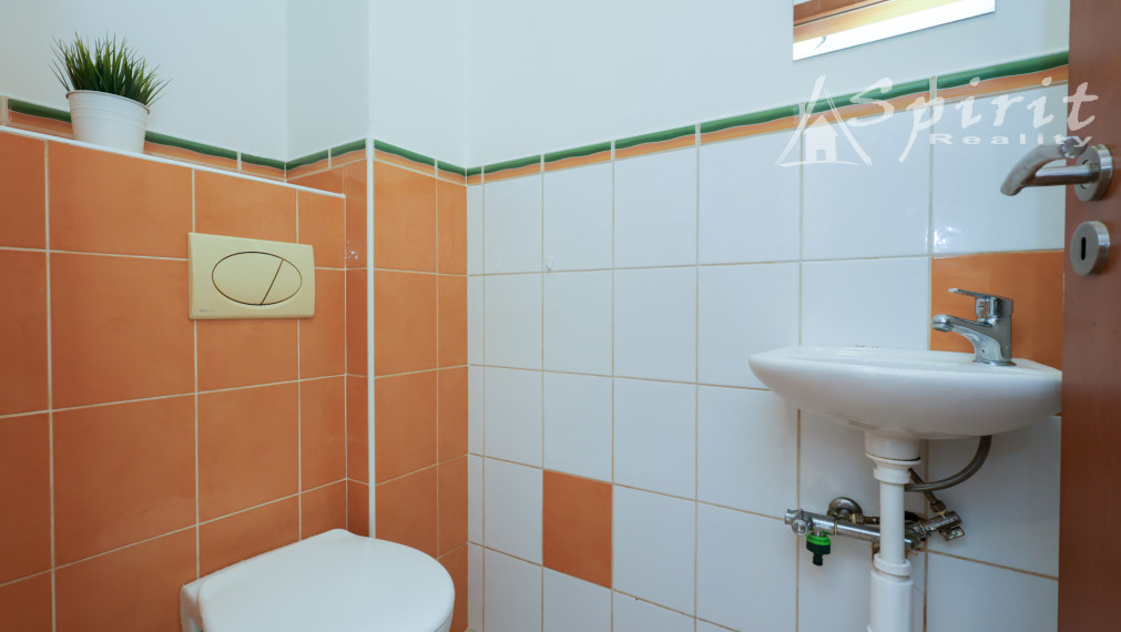 4izb. Rodinný dom s veľkorysým pozemkom 1 081 m², garážou a záhradou – Janovce pri Galante