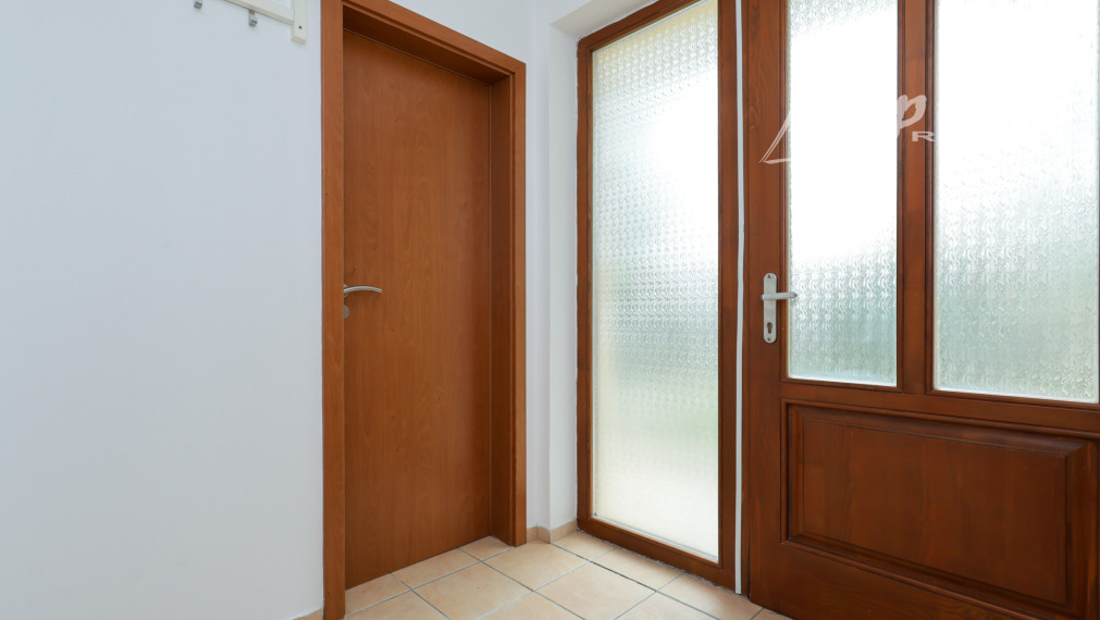 4izb. Rodinný dom s veľkorysým pozemkom 1 081 m², garážou a záhradou – Janovce pri Galante