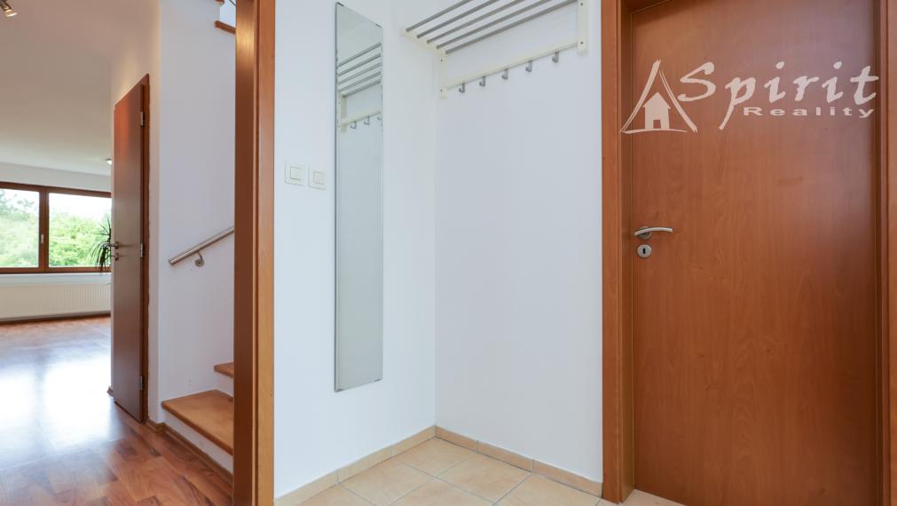 4izb. Rodinný dom s veľkorysým pozemkom 1 081 m², garážou a záhradou – Janovce pri Galante