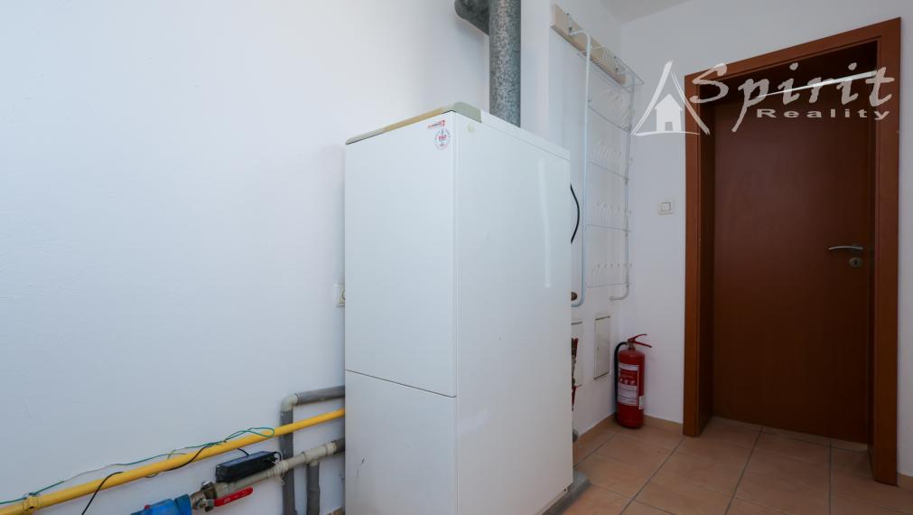 4izb. Rodinný dom s veľkorysým pozemkom 1 081 m², garážou a záhradou – Janovce pri Galante