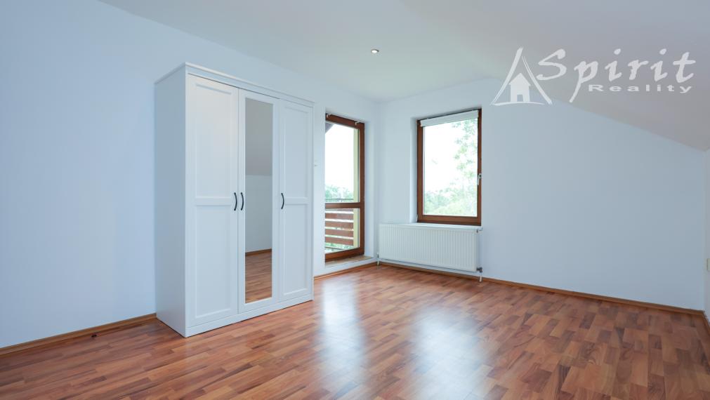 4izb. Rodinný dom s veľkorysým pozemkom 1 081 m², garážou a záhradou – Janovce pri Galante