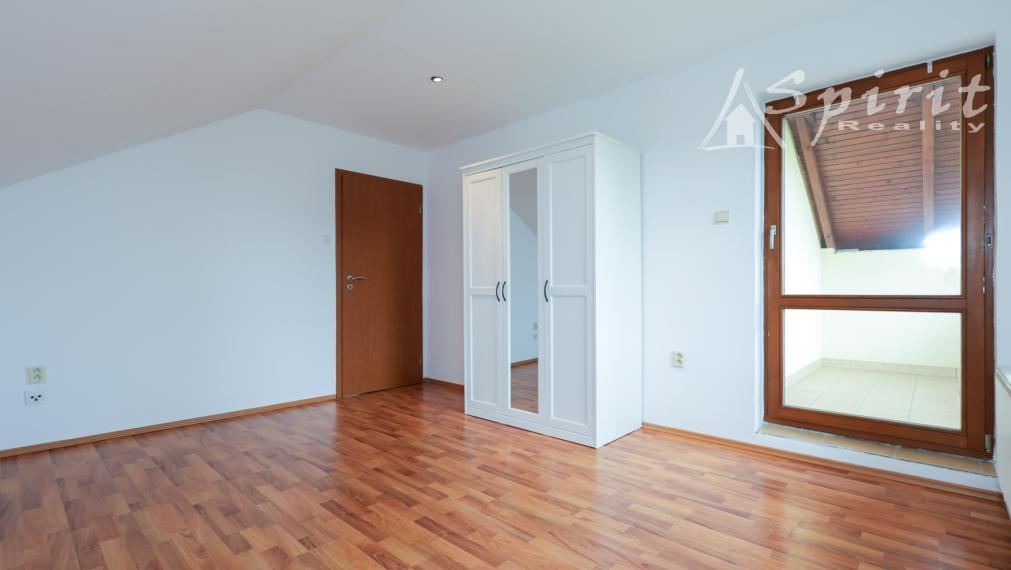 4izb. Rodinný dom s veľkorysým pozemkom 1 081 m², garážou a záhradou – Janovce pri Galante