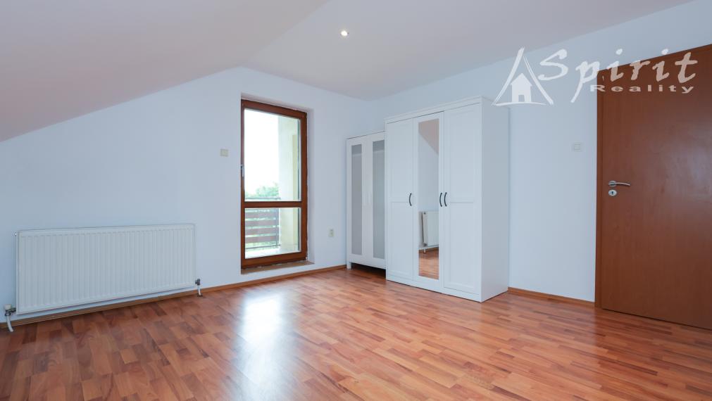 4izb. Rodinný dom s veľkorysým pozemkom 1 081 m², garážou a záhradou – Janovce pri Galante