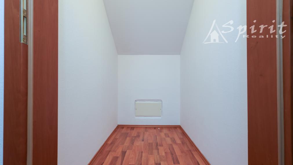 4izb. Rodinný dom s veľkorysým pozemkom 1 081 m², garážou a záhradou – Janovce pri Galante