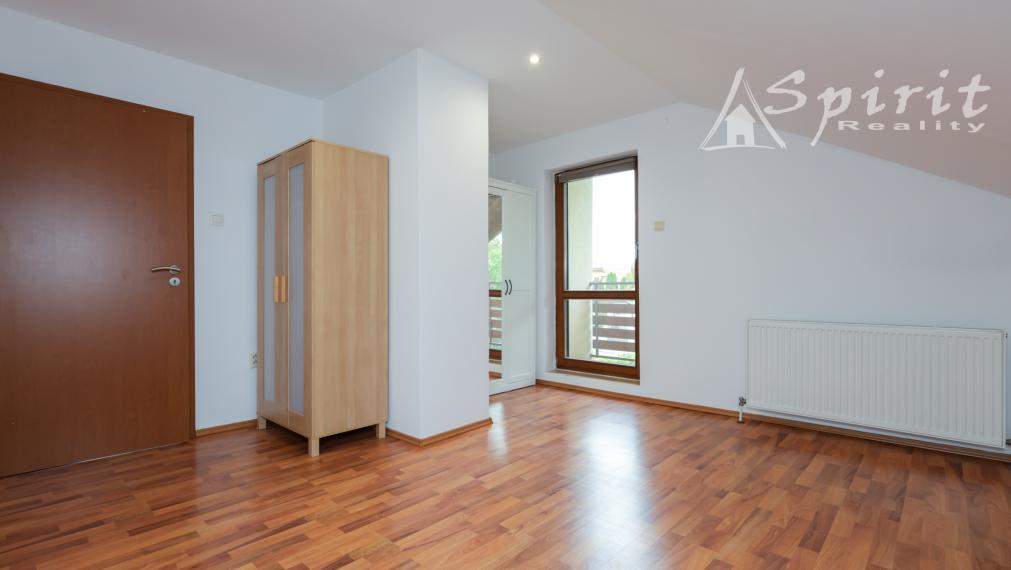 4izb. Rodinný dom s veľkorysým pozemkom 1 081 m², garážou a záhradou – Janovce pri Galante