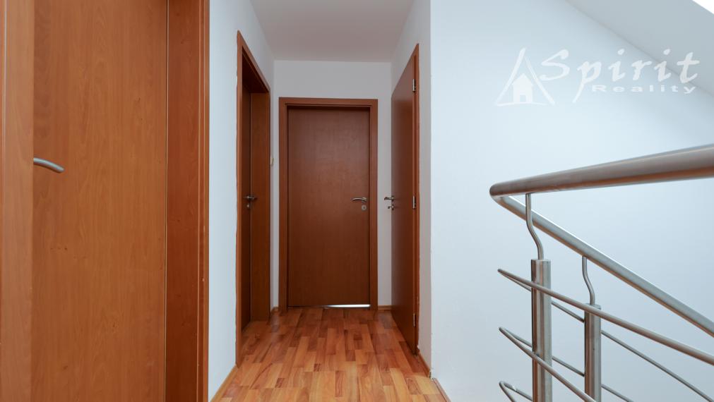 4izb. Rodinný dom s veľkorysým pozemkom 1 081 m², garážou a záhradou – Janovce pri Galante