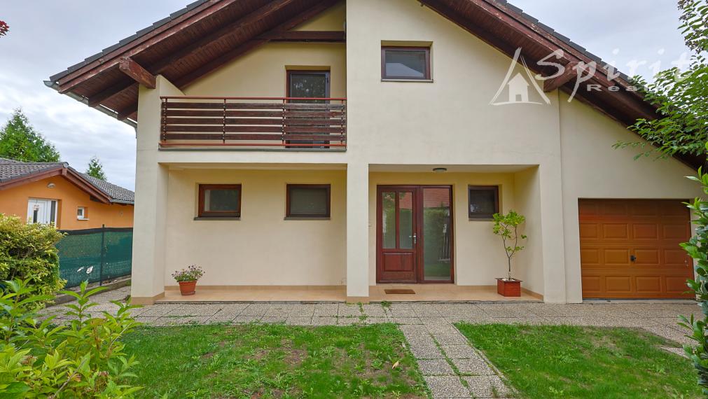 4izb. Rodinný dom s veľkorysým pozemkom 1 081 m², garážou a záhradou – Janovce pri Galante