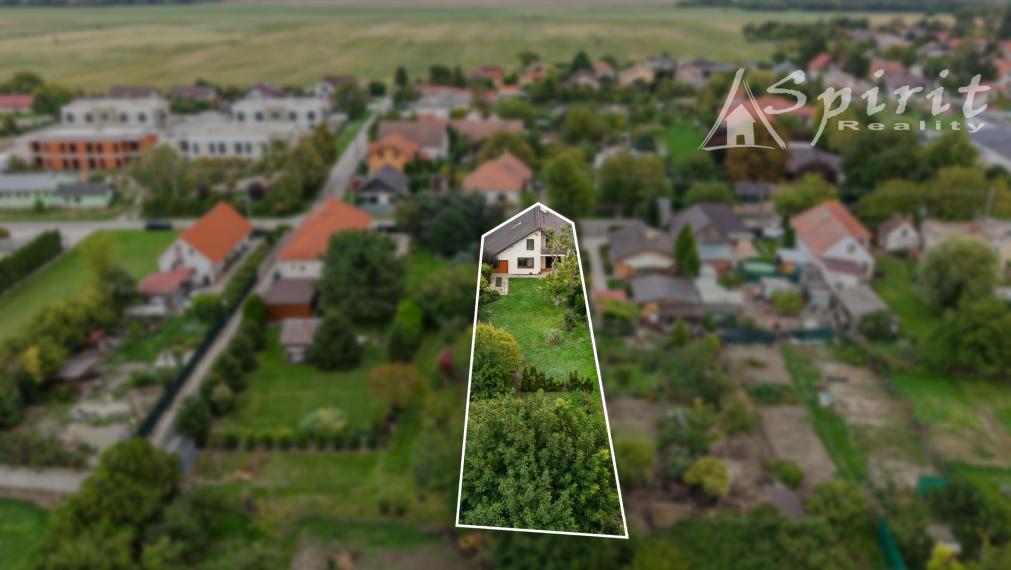 4izb. Rodinný dom s veľkorysým pozemkom 1 081 m², garážou a záhradou – Janovce pri Galante