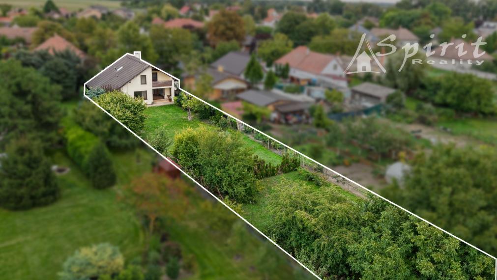 4izb. Rodinný dom s veľkorysým pozemkom 1 081 m², garážou a záhradou – Janovce pri Galante