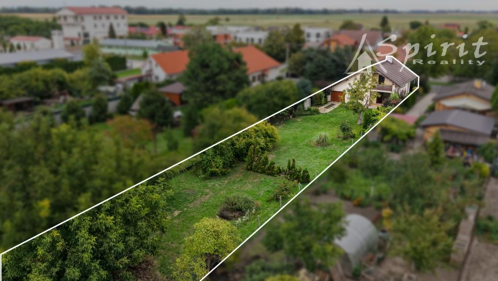4izb. Rodinný dom s veľkorysým pozemkom 1 081 m², garážou a záhradou – Janovce pri Galante