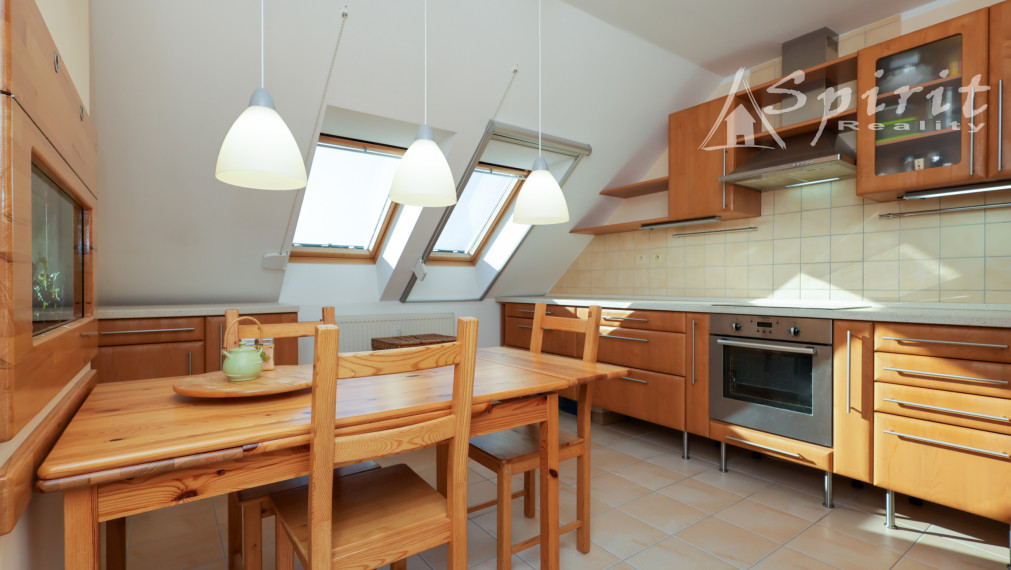 Priestranný 4-izbový byt s balkónom a krásnym výhľadom v Bernolákove | 108 m²