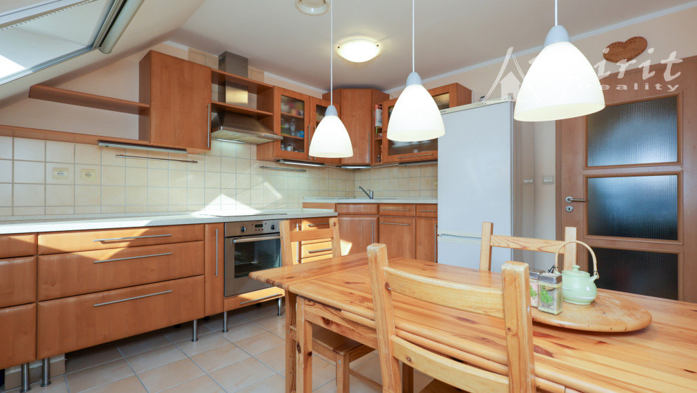 Priestranný 4-izbový byt s balkónom a krásnym výhľadom v Bernolákove | 108 m²