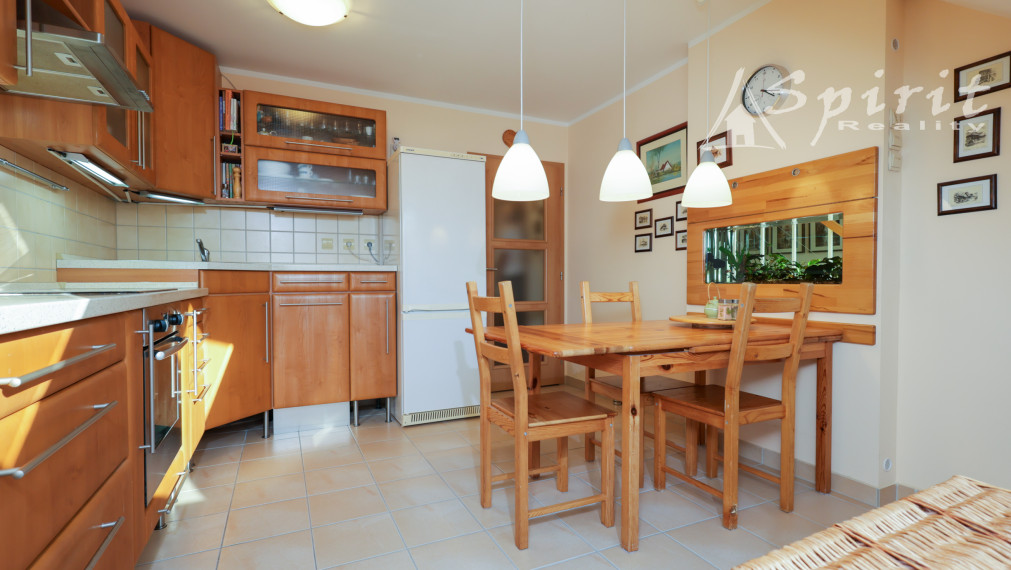 Priestranný 4-izbový byt s balkónom a krásnym výhľadom v Bernolákove | 108 m²