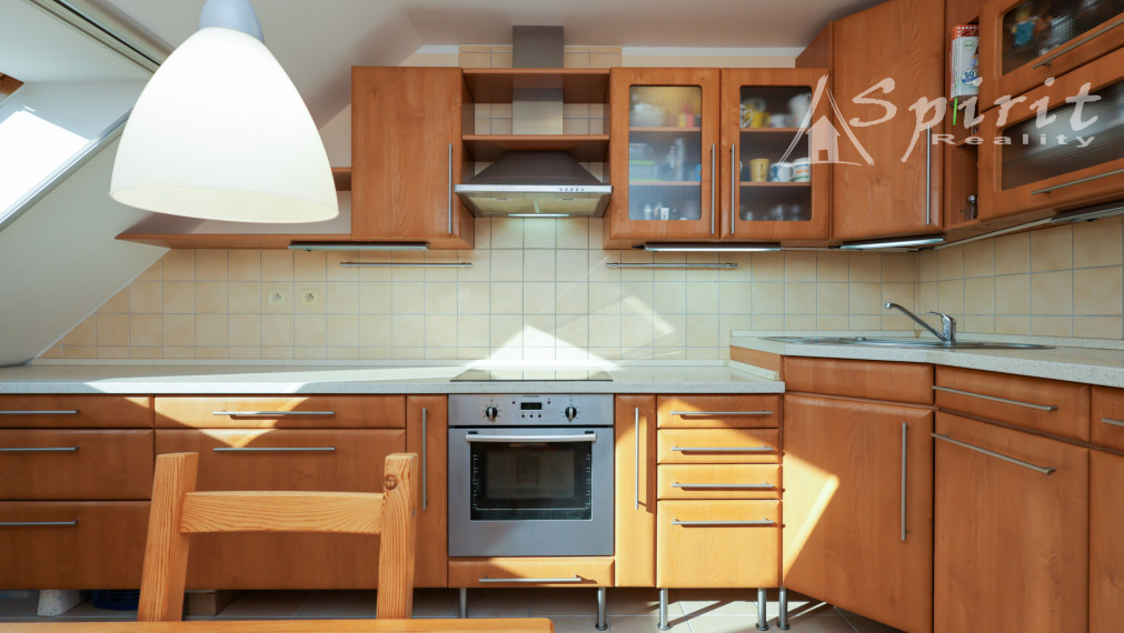 Priestranný 4-izbový byt s balkónom a krásnym výhľadom v Bernolákove | 108 m²