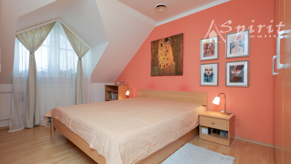 Priestranný 4-izbový byt s balkónom a krásnym výhľadom v Bernolákove | 108 m²