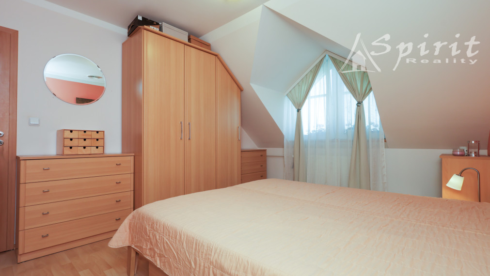Priestranný 4-izbový byt s balkónom a krásnym výhľadom v Bernolákove | 108 m²