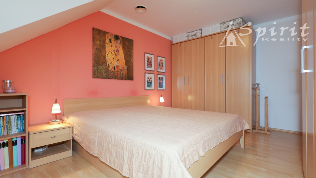 Priestranný 4-izbový byt s balkónom a krásnym výhľadom v Bernolákove | 108 m²