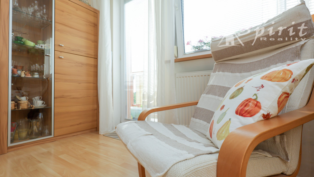 Priestranný 4-izbový byt s balkónom a krásnym výhľadom v Bernolákove | 108 m²