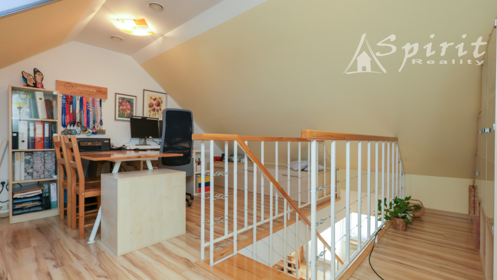 Priestranný 4-izbový byt s balkónom a krásnym výhľadom v Bernolákove | 108 m²