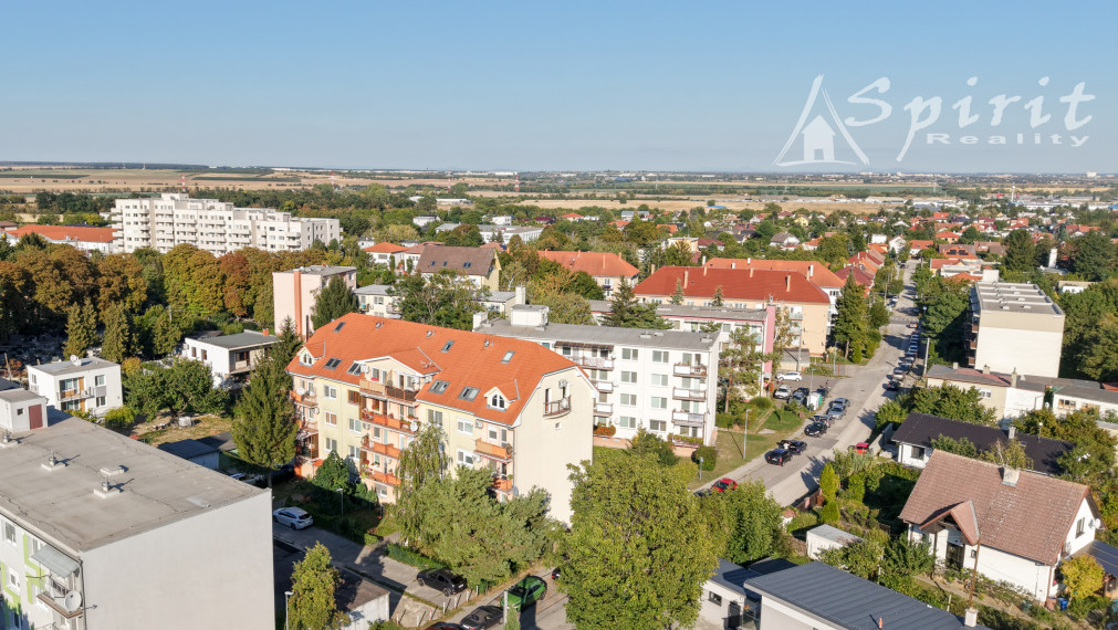 Priestranný 4-izbový byt s balkónom a krásnym výhľadom v Bernolákove | 108 m²