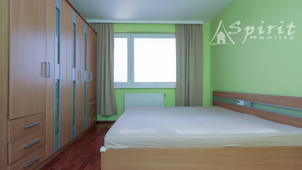 3-izbový byt 85 m² s balkónom, klimatizáciou, pivnicou a vlastným parkovacím miestom – Pezinská, Senec