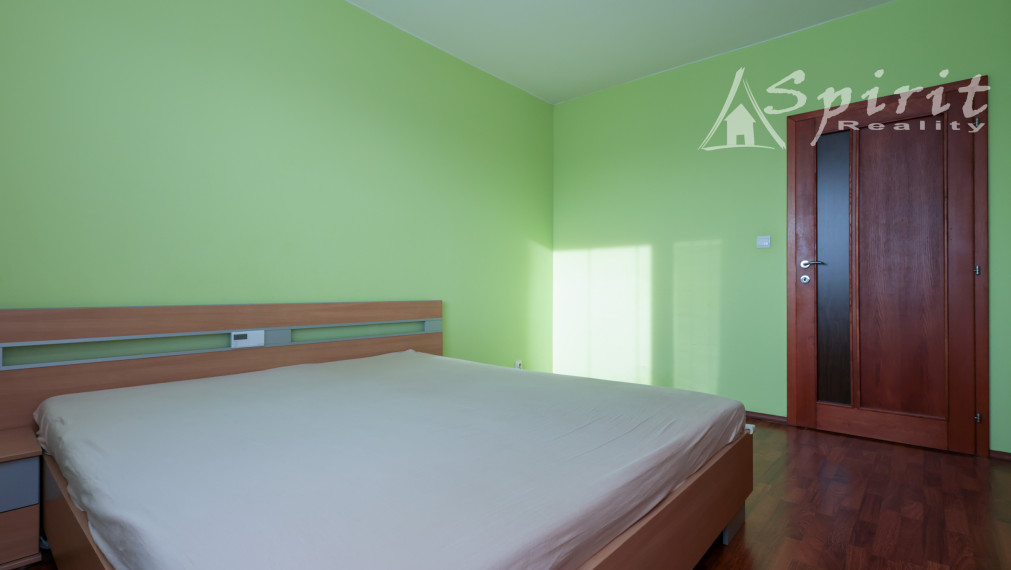 3-izbový byt 85 m² s balkónom, klimatizáciou, pivnicou a vlastným parkovacím miestom – Pezinská, Senec