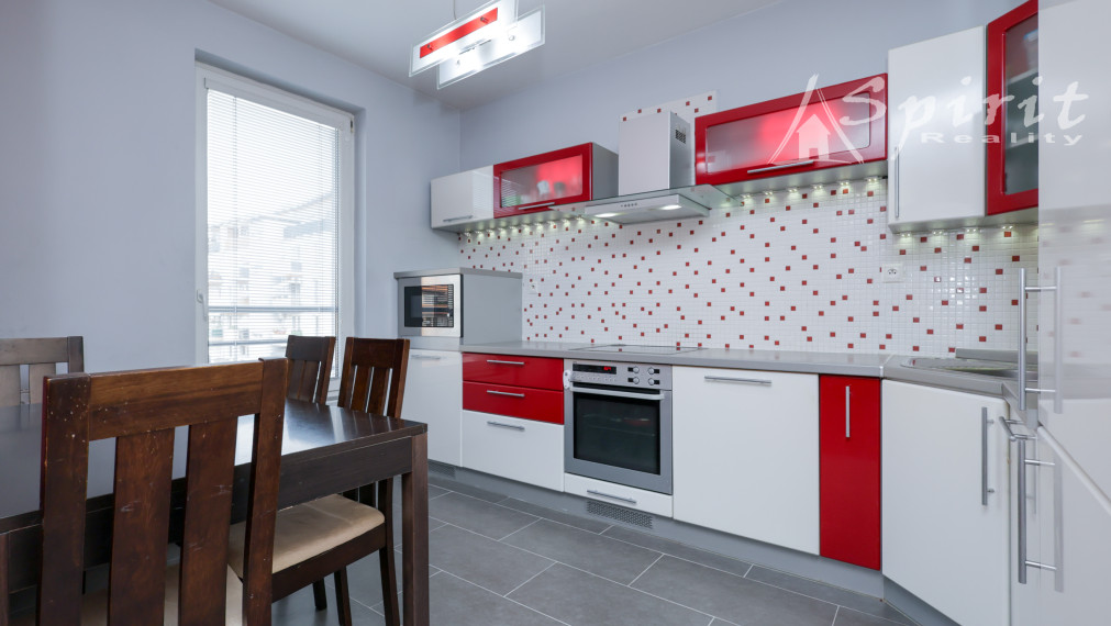 3-izbový byt 85 m² s balkónom, klimatizáciou, pivnicou a vlastným parkovacím miestom – Pezinská, Senec