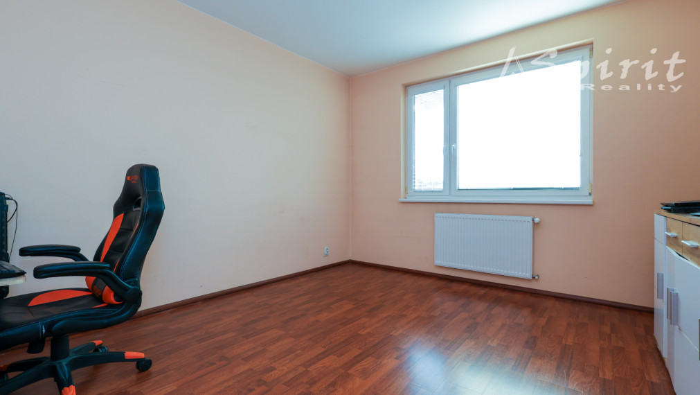 3-izbový byt 85 m² s balkónom, klimatizáciou, pivnicou a vlastným parkovacím miestom – Pezinská, Senec