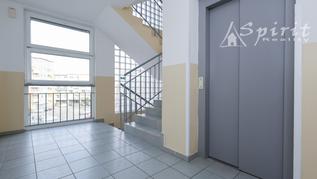 3-izbový byt 85 m² s balkónom, klimatizáciou, pivnicou a vlastným parkovacím miestom – Pezinská, Senec