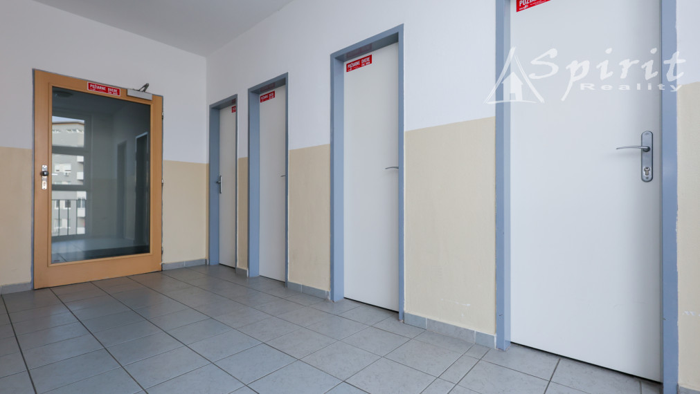 3-izbový byt 85 m² s balkónom, klimatizáciou, pivnicou a vlastným parkovacím miestom – Pezinská, Senec