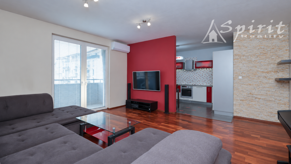 3-izbový byt 85 m² s balkónom, klimatizáciou, pivnicou a vlastným parkovacím miestom – Pezinská, Senec