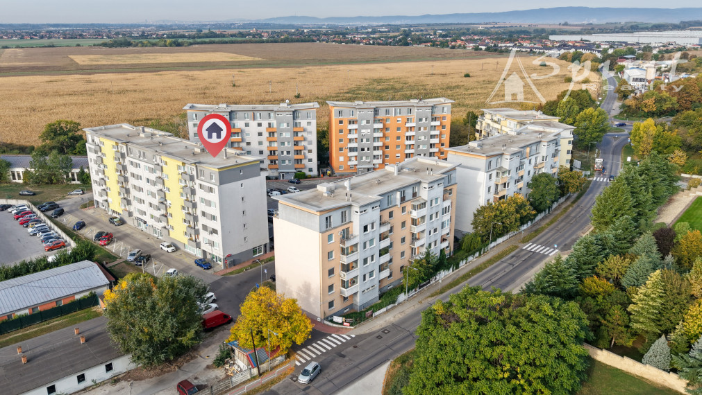 3-izbový byt 85 m² s balkónom, klimatizáciou, pivnicou a vlastným parkovacím miestom – Pezinská, Senec