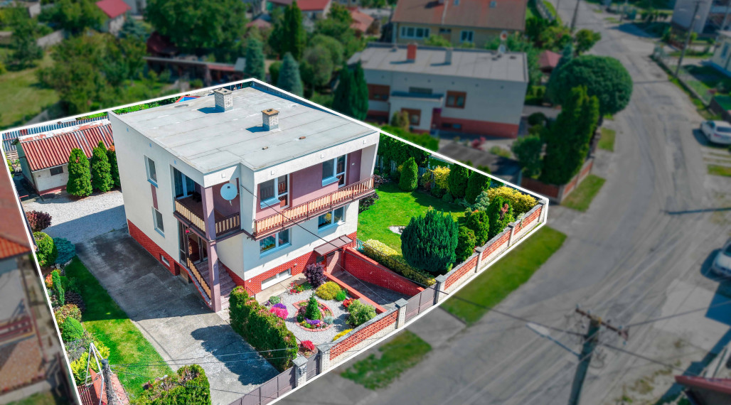 REZERVOVANÝ - Krásny dvojgeneračný dom s upravenou záhradou – ideálne miesto pre rodinu v Jelke