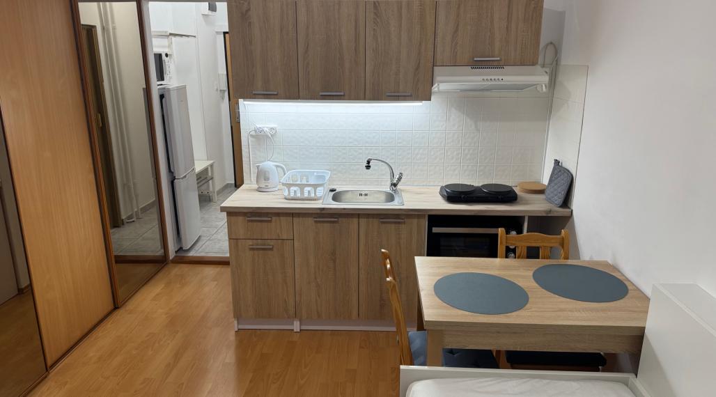 Prenájom: šikovná garsónka na Pražskej u. - Staré Mesto