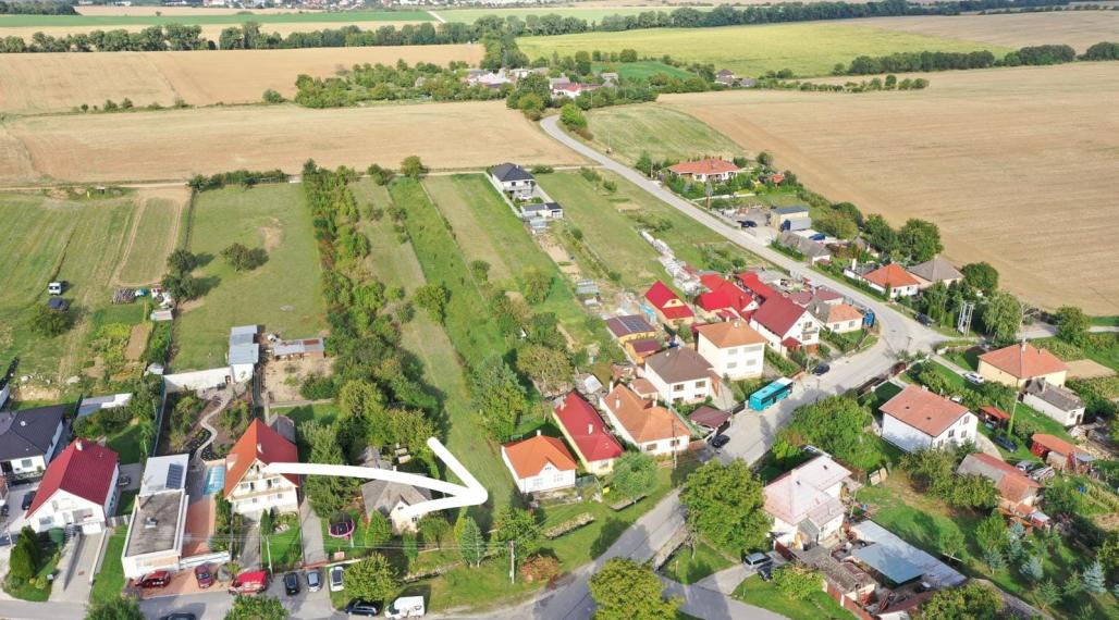 Priestranný stavebný pozemok 2201 m² – ideálny na dom aj veľkú záhradu