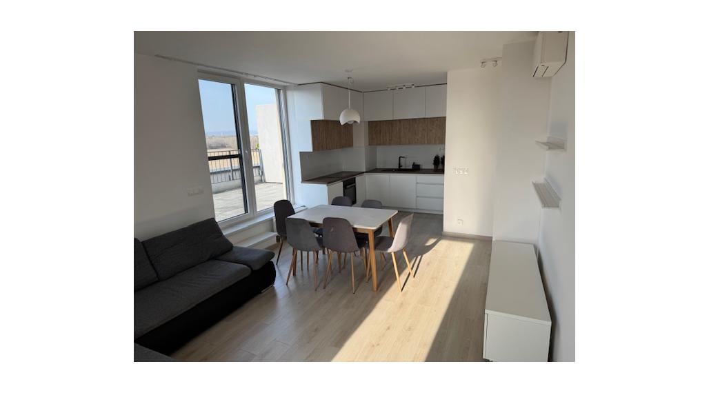 Priestranný 4-izbový byt s veľkou terasou, klimatizáciou a 2 parkovacími miestami – Slnečnice, Petržalka