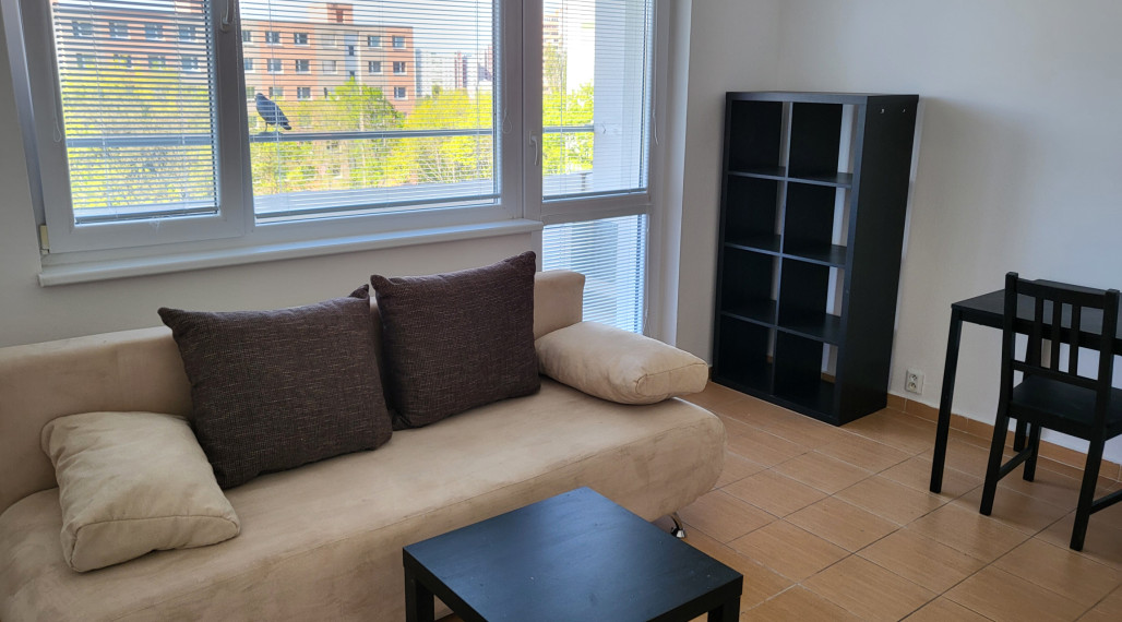 Na prenájom praktická garsónka oproti Ekonomickej Univerzite