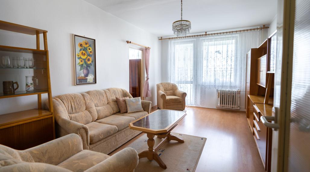 3-izbový byt s veľkou loggiou, komorou, pivnicou a bezproblémovým prakovaním, Sadmelijská ulica, Bratislava – Rača