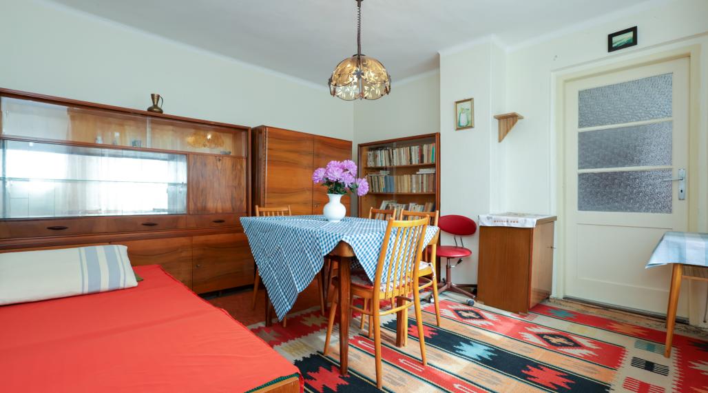 3-izbový rodinný dom s pozemkom 1 119 m² a záhradou s potôčikom – Dolné Dubové