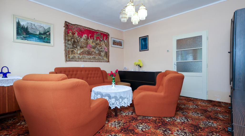 Rodinný dom s veľkým pozemkom 1 119 m² a súkromnou oddychovou zónou pri potoku – Dolné Dubové