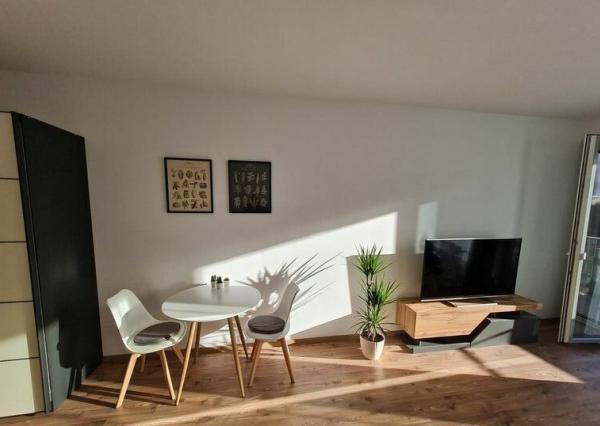 Ponúkame na prenájom 1izbový byt na Hraničnej v Ružinove