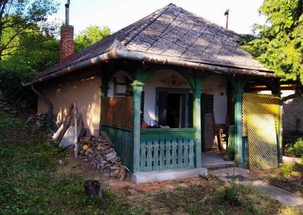 Ponúkame na pre PREDAJ záhradný domček na peknom pozemku o výmere 860m2