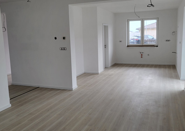 MODERNÝ 4-IZBOVÝ BUNGALOV V ŠTANDARDE – IDEÁLNY DOMOV PRE VAŠU RODINU