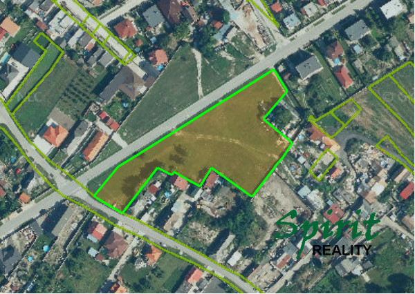 Na predaj pozemky/mok v centre obce Jelka – ulica Mierová