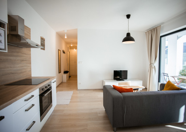 Na predaj štýlový 2-izbový byt s veľkým zaskleným balkónom v projekte Vila Ľadová (Šancová - Bratislava – Staré Mesto)