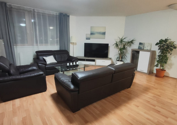 PRIESTRANNÝ byt s úžasnou terasou, výhľadom a parkovaním v GLÓRII (90 m² + 23 m² terasa)