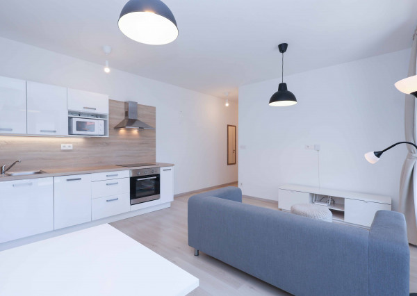 REZERVOVANÝ - Na predaj štýlový 2-izbový byt s veľkým zaskleným balkónom v projekte Vila Ľadová (Šancová - Bratislava – Staré Mesto)