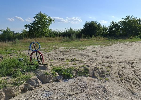 Stavebný pozemok 666 m² na Dlhej (Leninovej) ulici, Veľké Úľany – tichá lokalita na konci obce