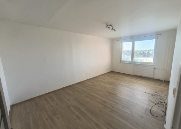 PREDAJ - 2-izbový byt po rekonštrukcii, 66,8 m² – Nové Zámky