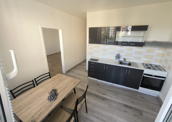 PREDAJ - 2-izbový byt po rekonštrukcii, 66,8 m² – Nové Zámky